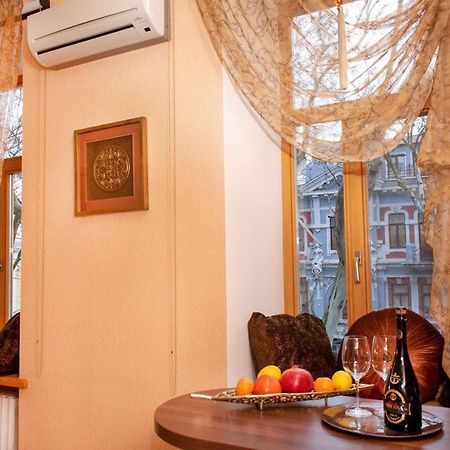Mini-Hotel In The Very Heart Of Odessa Exterior photo
