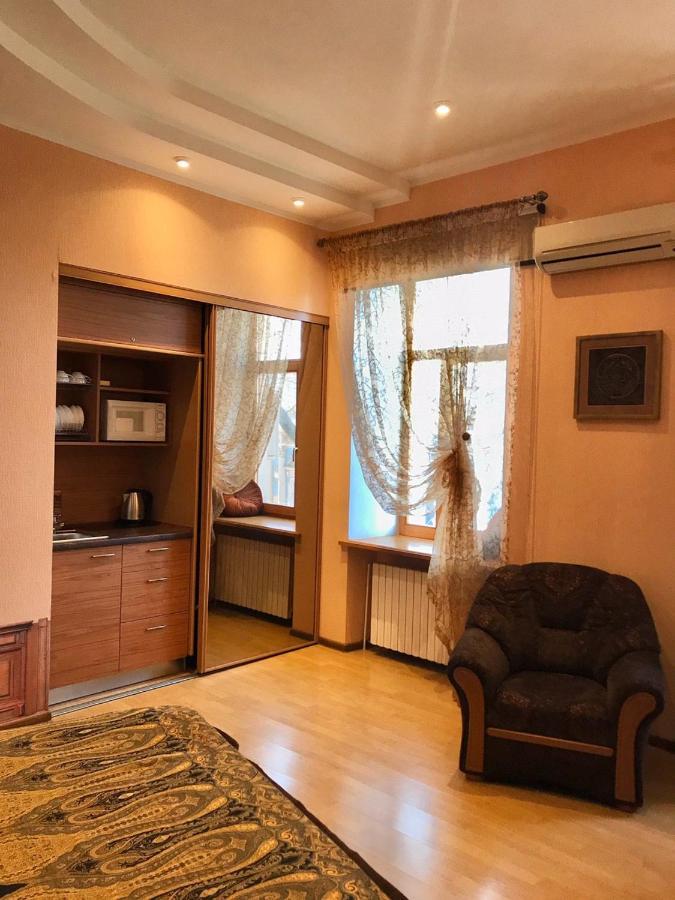 Mini-Hotel In The Very Heart Of Odessa Exterior photo
